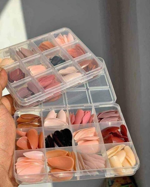 Artificial Nails 596 Pcs Beautiful Fancy Fake Nails (Random Color)